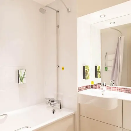 Premier Centre - Haymarket 3*