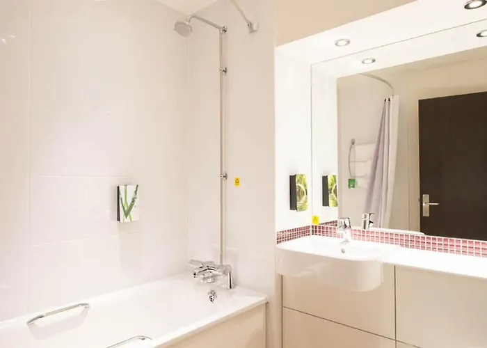 Premier Centre - Haymarket 3*